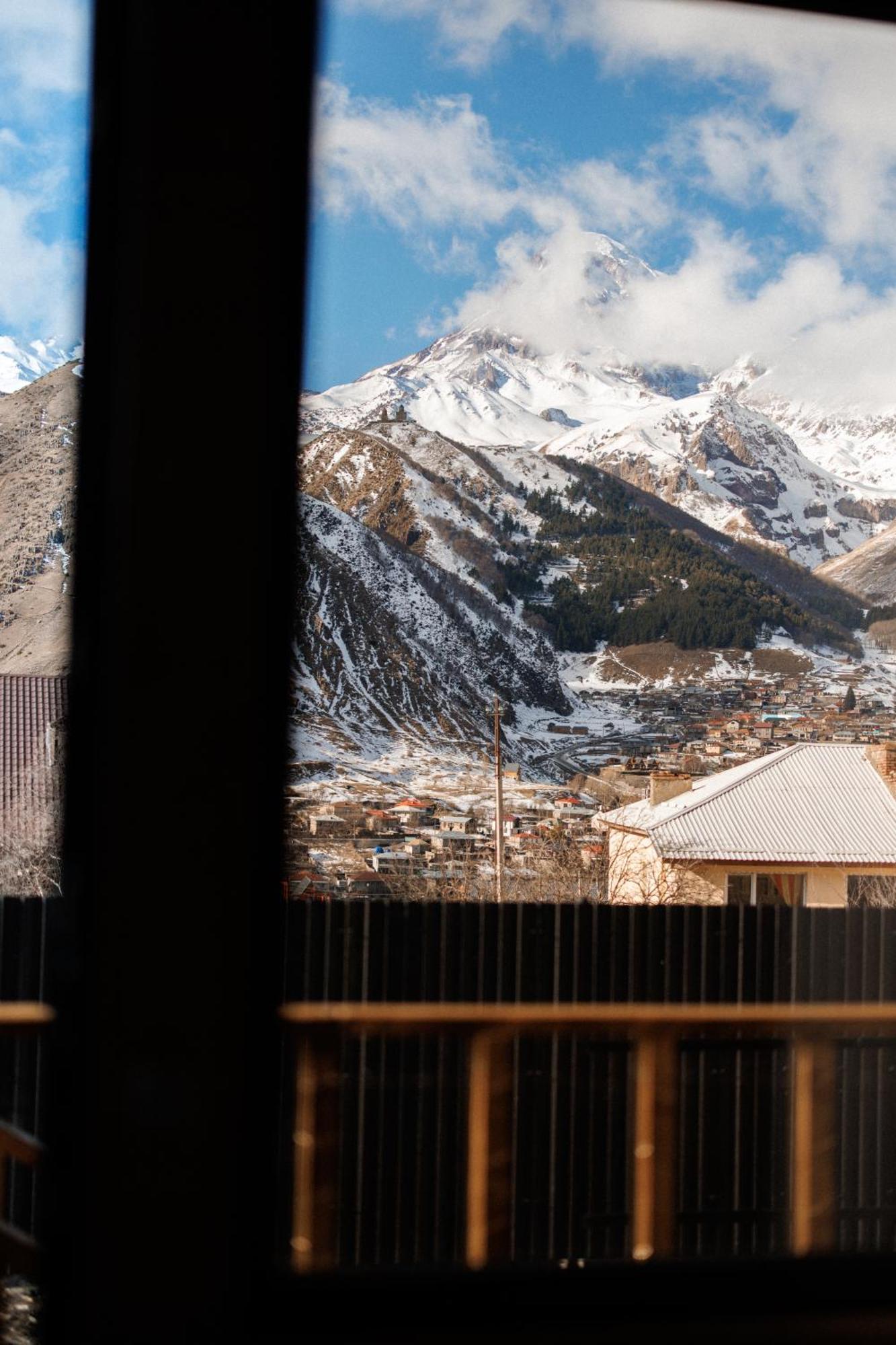 Via Kazbegi Villa Bagian luar foto