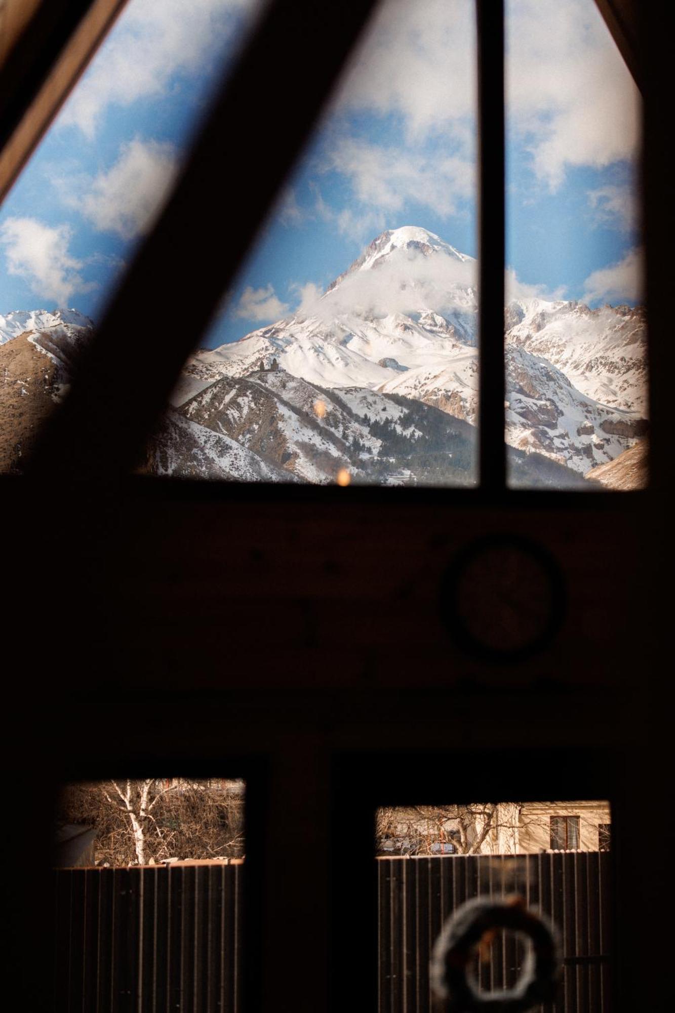 Via Kazbegi Villa Bagian luar foto